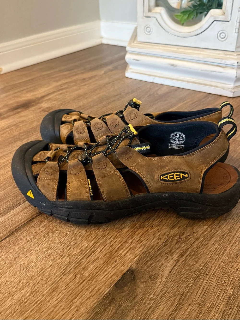 KEEN Brown Leather Newport H2 Sandals Men’s Size 12 Hiking Outdoor Water Shoes